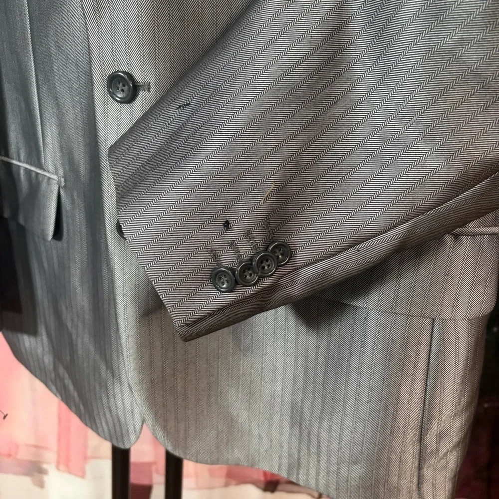 Vinci Men's Silver Gray Three-Button Suit Jacket & Trousers